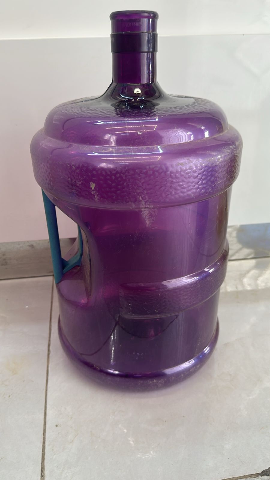 عبوة غذائية ملونة